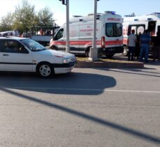 Adana'da iki otomobilin çarpışması sonucu 4 kişi yaralandı