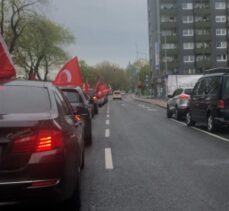 Almanya'da polis şiddeti Duisburg'da oluşturulan araç konvoyuyla protesto edildi