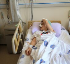 Antalya'da ikinci kattan otomobilin üzerine düşen hemşirenin tedavisi sürüyor