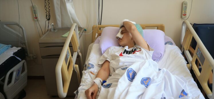 Antalya'da ikinci kattan otomobilin üzerine düşen hemşirenin tedavisi sürüyor