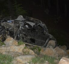 Antalya'da kamyonet uçuruma yuvarlandı: 1 ölü, 1 yaralı