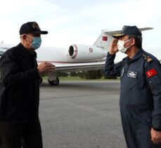 Bakan Akar, Muharip Hava Kuvveti Komutanlığının bulunduğu Eskişehir'e geldi