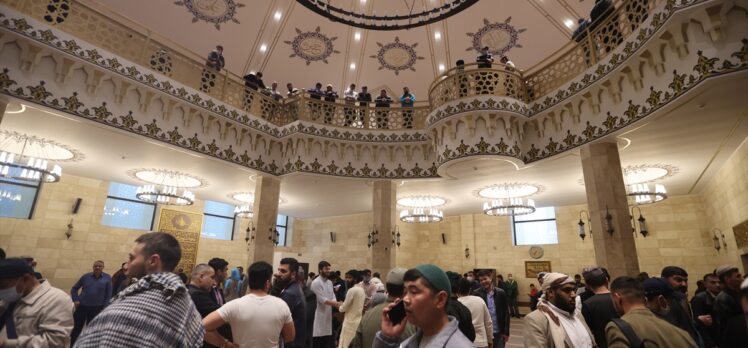 Rusya’da Ramazan Bayramı namazı salgın önlemleriyle kılındı