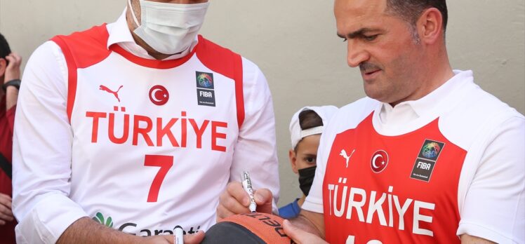 Beyoğlu'nda sokak basketbolunun geliştirilmesi amacıyla saha açıldı