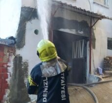 Denizli'de biri koruma altındaki 3 ahşap ev yandı
