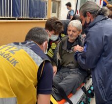 Edirne'de evinde düşerek mahsur kalan yaşlı adamı itfaiye ve sağlık ekipleri kurtardı