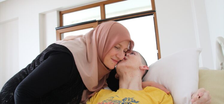 Hayatını “nefesim” dediği serebral palsi hastası oğlunu adadı