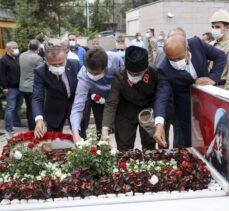 Helikopter kazasında şehit düşen Tümgeneral Aydoğan Aydın kabri başında anıldı