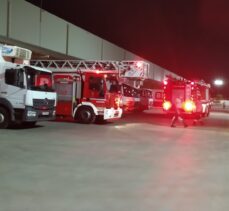 İzmir'de marketler zincirinin deposunda çıkan yangın söndürüldü
