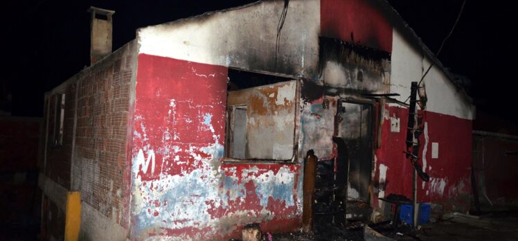 GÜNCELLEME 3- Kastamonu'da çıkan yangında 6 ev hasar gördü