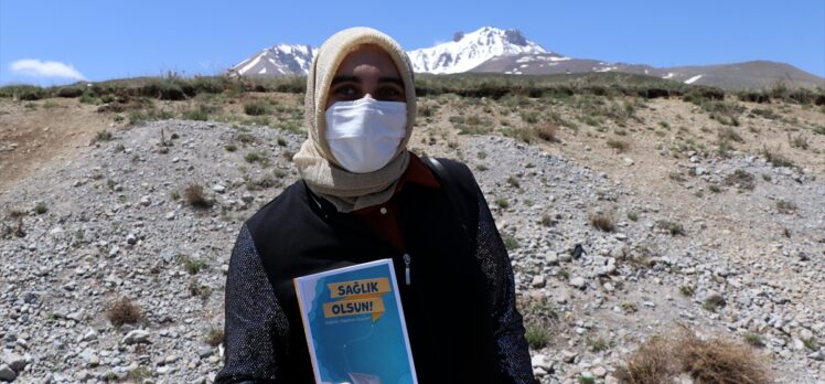 Kayseri'de özel öğrenciler Erciyes Dağı'nda kitap okuma etkinliğinde buluştu