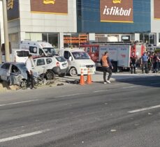 Kırşehir'de 3 aracın karıştığı kazada iki kişi yaşamını yitirdi, iki kişi yaralandı