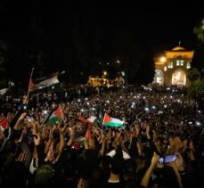 Filistinliler, İsrail ile Hamas arasında varılan ateşkesi kutlamak için Mescid-i Aksa'ya akın etti