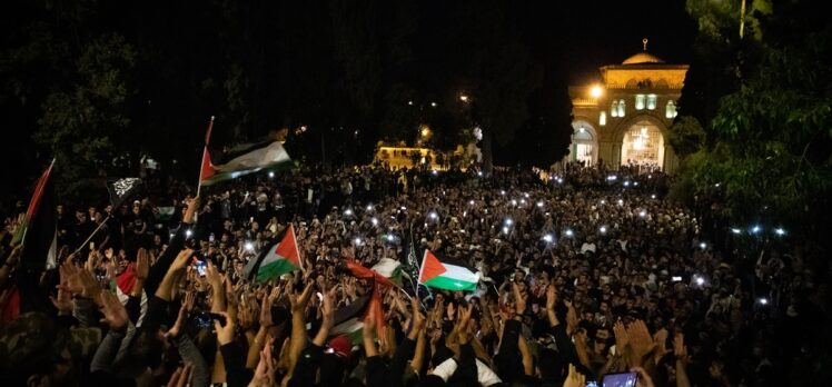 Filistinliler, İsrail ile Hamas arasında varılan ateşkesi kutlamak için Mescid-i Aksa'ya akın etti