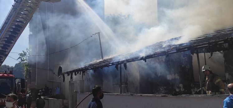 Maltepe'de tek katlı evde çıkan yangın itfaiye ekiplerince söndürüldü