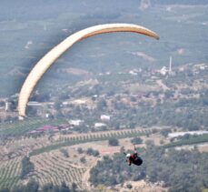Mersin'de 19 Mayıs kapsamında Yamaç Paraşütü Hedef Yarışması düzenlendi