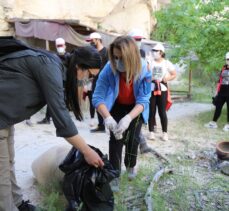 Nevşehir protokolü Kapadokya'daki Meskendir Vadisi'nde çöp topladı