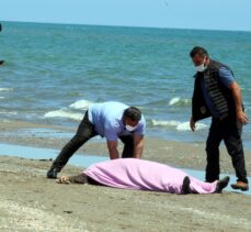 Samsun'da balıkçı teknesinin alabora olması sonucu boğulma tehlikesi geçiren iki kişiden biri hayatını kaybetti