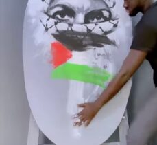 Senegalli resim sanatçısı Boubou parmaklarını bu kez Filistin için kullandı
