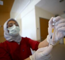 Trakya'da sağlık çalışanlarının eşlerine Kovid-19 aşısı uygulanmaya devam ediliyor