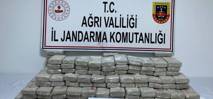 Türkiye-İran sınırında arazide 109 kilogram eroin ele geçirildi