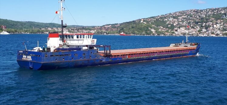 Yük gemisi İstanbul Boğazı'nda dümen arızası yaptı