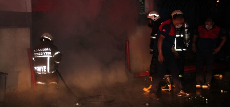 Zonguldak'ta toptan markette çıkan yangına müdahale ediliyor