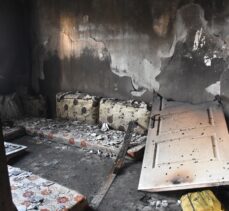 Adana'da bir apartmanda çıkan yangında 3 kişi dumandan etkilendi