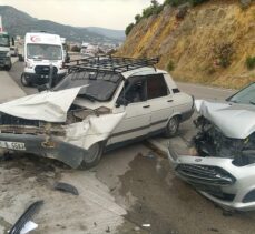 Adana'da iki otomobil çarpıştı: 2 yaralı