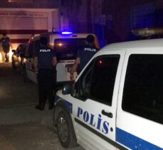 Adana'da otomobille polisten kaçmaya çalışan iki şüpheli kovalamacayla yakalandı