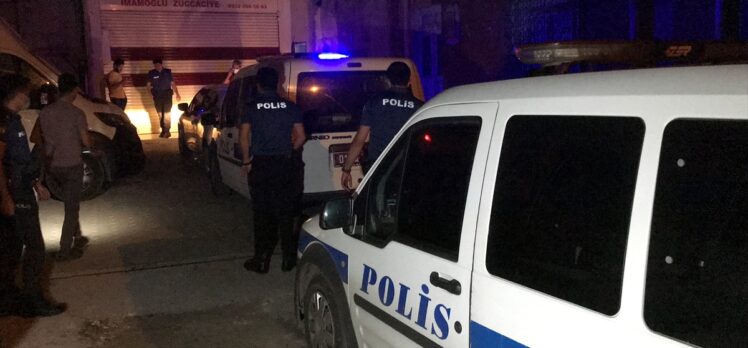 Adana'da otomobille polisten kaçmaya çalışan iki şüpheli kovalamacayla yakalandı