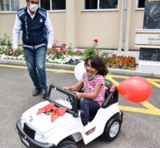 Ankara Büyükşehir Belediyesinden, atık kağıt toplayan iki kız çocuğuna hediye akülü araba