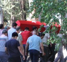 GÜNCELLEME – Antalya'da otomobilin ağaca çarpması sonucu hayatını kaybeden askerin cenazesi defnedildi