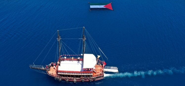 Antalya'da “Özgür Mescid-i Aksa, Mavi Marmara” etkinliğinde teknelerle konvoy oluşturuldu