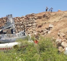 Antalya'da tarlanın istinat duvarı çöktü: 2 yaralı