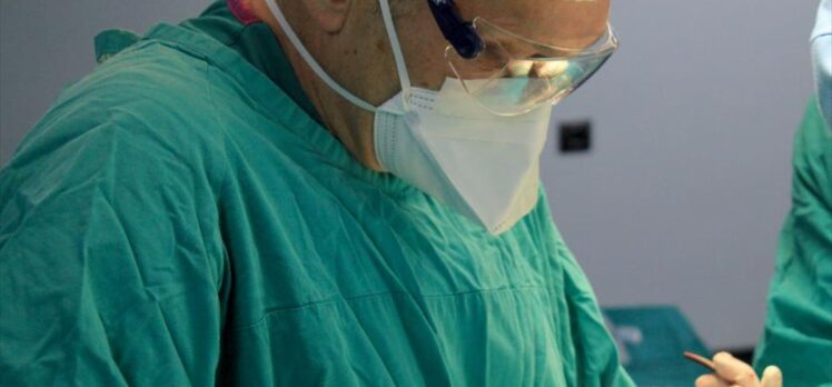 Bağdat'tan gelen hastanın yemek borusundaki tümör, Trabzon'da yapılan ameliyatla alındı
