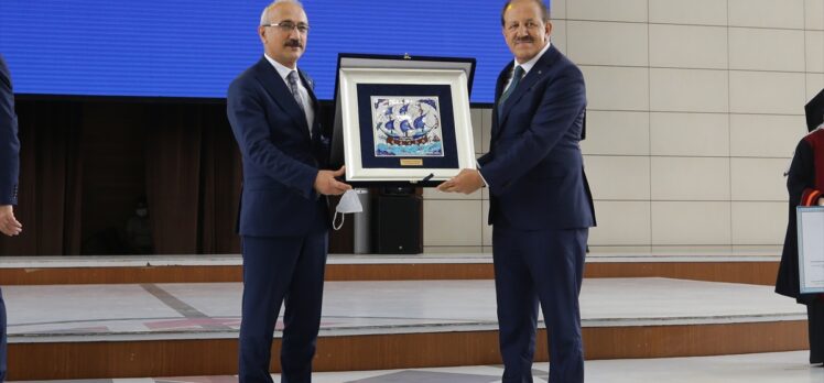 Bakanlar Gül ve Elvan, Hasan Kalyoncu Üniversitesi Mezuniyet Töreni'ne katıldı