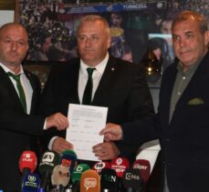 Bursaspor'un yeni başkanı Hayrettin Gülgüler mazbatasını aldı