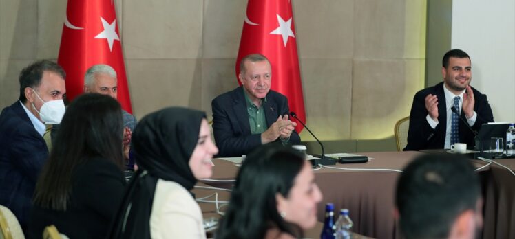 Cumhurbaşkanı Erdoğan, çevrim içi “Babalar Günü” etkinliğinde gençlerle bir araya geldi: (2)