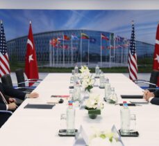Cumhurbaşkanı Erdoğan, NATO Zirvesi'nde görüştüğü liderlere “Türkiye'nin Terörizmle Mücadelesi” kitabını takdim etti