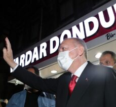 Cumhurbaşkanı Erdoğan, Beylerbeyi'ndeki bir dondurmacıya uğradı
