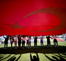 Düzce'de genç milli sporculardan A Milli Futbol Takımı'na destek