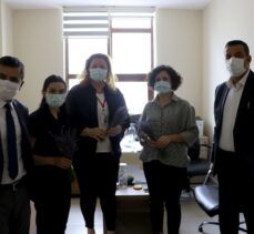Edirne'de fedakar sağlık çalışanlarına mis kokan lavanta demetleriyle teşekkür edildi