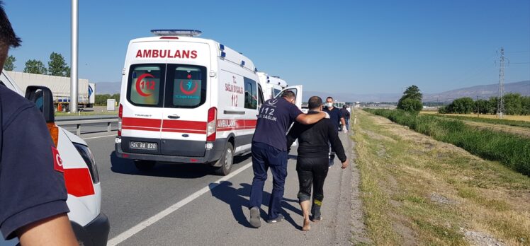 Erzincan’da sulama kanalına devrilen otomobildeki 6 kişi yaralandı