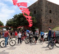 Erzurumlu bisikletçiler “Dünya Çevre Günü”nde Aziziye Tabyalarına pedal çevirerek temizlik yaptı