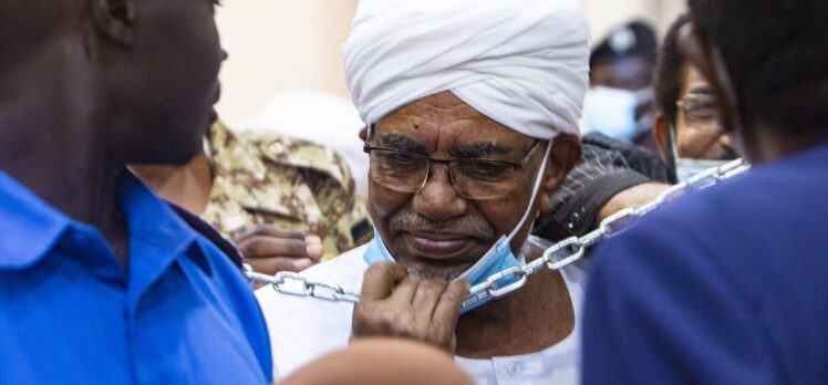 Eski Sudan Cumhurbaşkanı Beşir'in yargılandığı “1989 darbesi” davasının duruşması 22 Haziran'a ertelendi