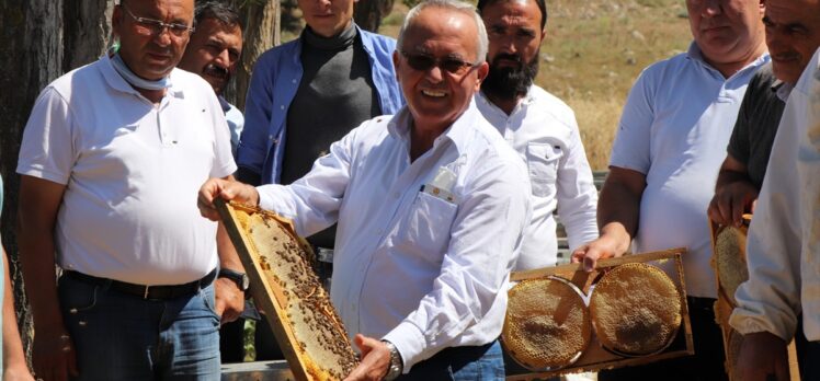 Güvenilir Ürün Platformu ve TAB'ın düzenlediği toplantıda, arı yetiştiriciliği ve arı ürünleri ele alındı