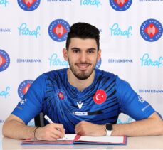 Halkbank'ta genç oyuncu Efe Bayram'ın sözleşmesi yenilendi