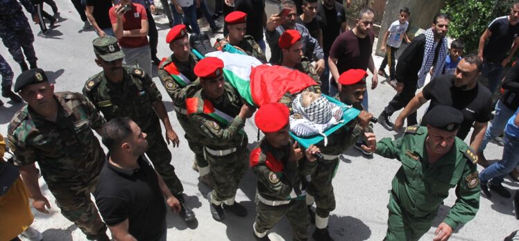 İsrail güçlerinin Batı Şeria'daki baskını sırasında hayatını kaybeden 2 Filistinli toprağa verildi