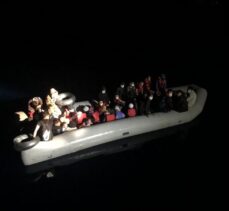 İzmir açıklarında, Türk kara sularına itilen 31 sığınmacı kurtarıldı